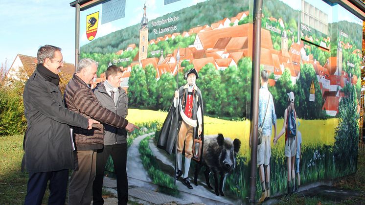 Kunst am Trafo: Türmer, Kegel und ein Dichter entstehen auf Trafostation in Ebern