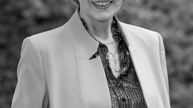 Dr. Christa Maar