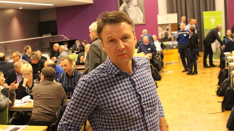 - Politisk narrespill fra Helgesen