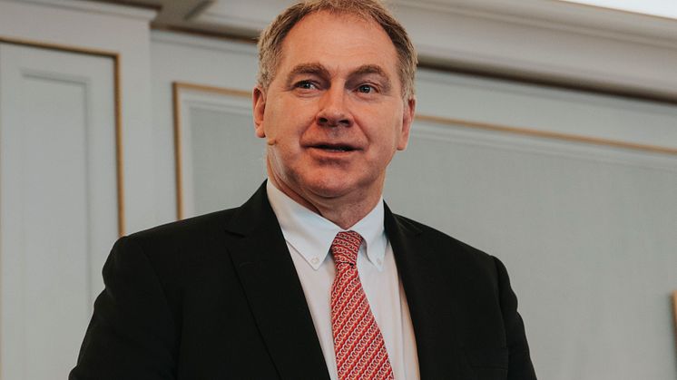 Inge Andersen hilser
