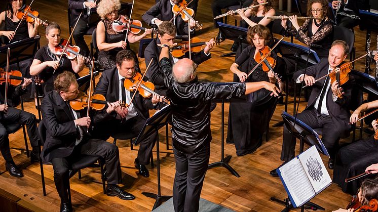 Christian Lindberg leder sin Israel NK Orchestra i ett spännande program på lördag. 