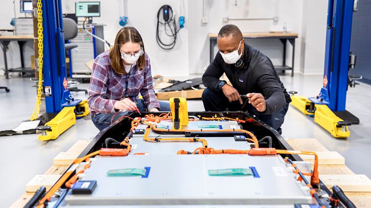 ​Ford bygger globalt batterikompetansesenter for bedre og rimeligere elbiler