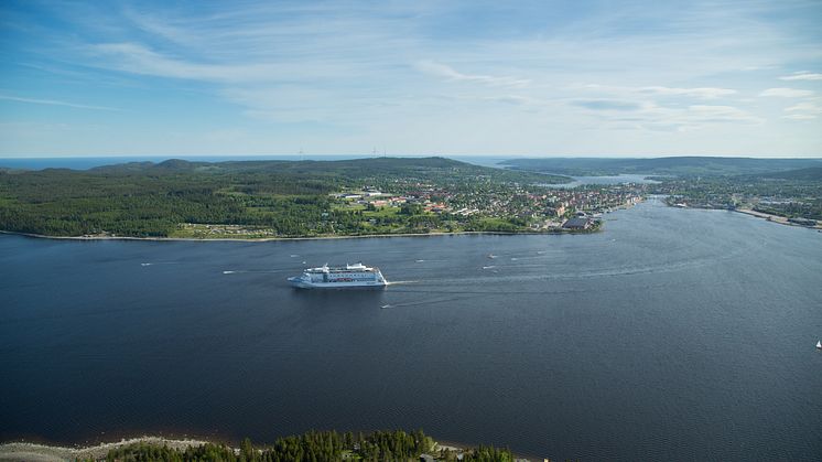 Birka Cruises på väg ut från Härnösand