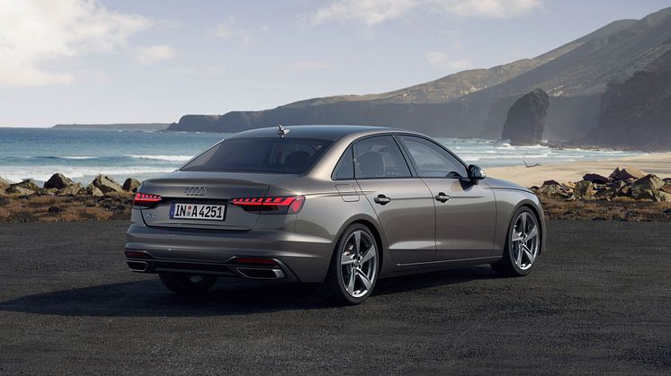 Audi A4 Limousine (terragrå)