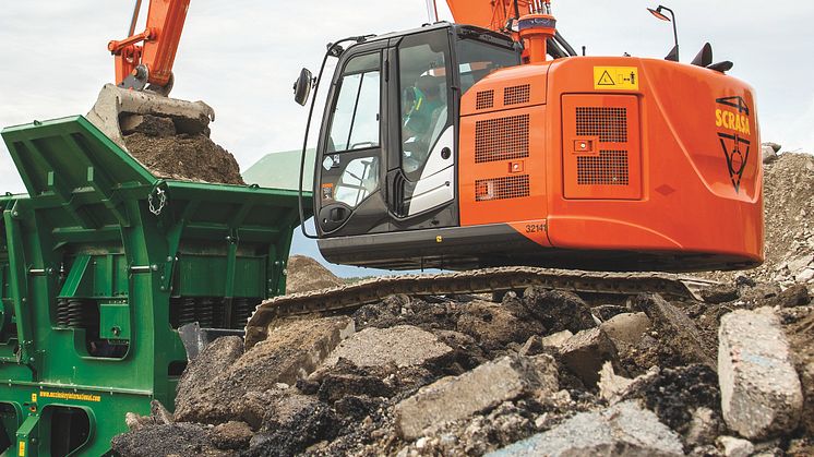 Maskinvisning av Hitachi när Delvator inviger i Trestad