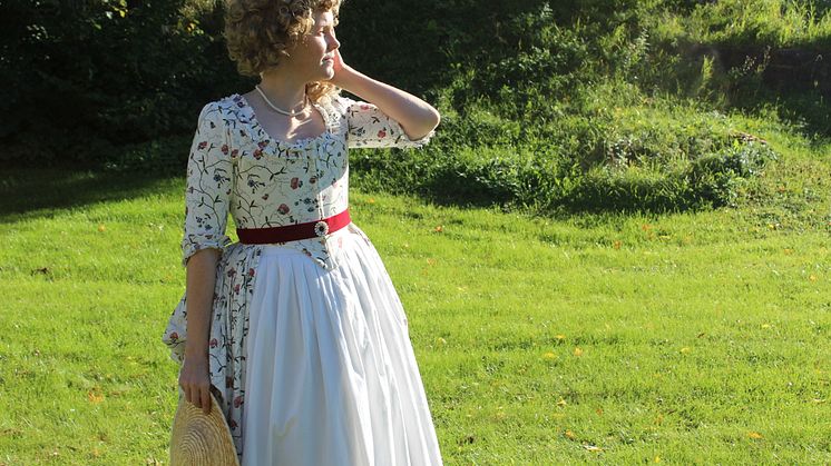 Historisk modevisning med Fashion through herstory 05
