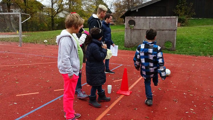 Bayernwerk-Azubis organisierten Miniolympiade im Caritas-Kinderdorf