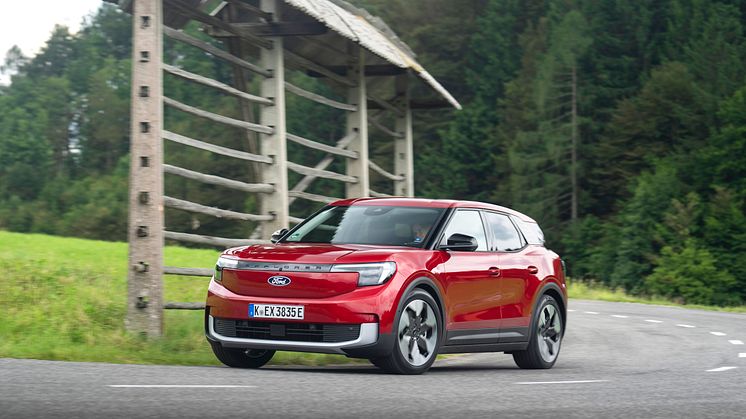 FORD EXPLORER RAPID RED 2024 (3).jpg