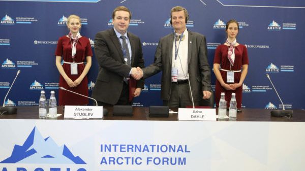 Photo: Director Roscongress Foundation Alexander Stuglev and Director Akvaplan-niva, Salve Dahle
