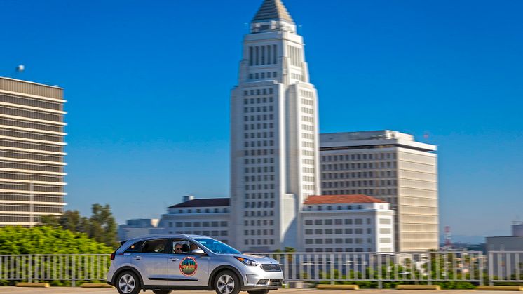 Kia Niro Guinness World Record_Los Angeles City Hall(2)