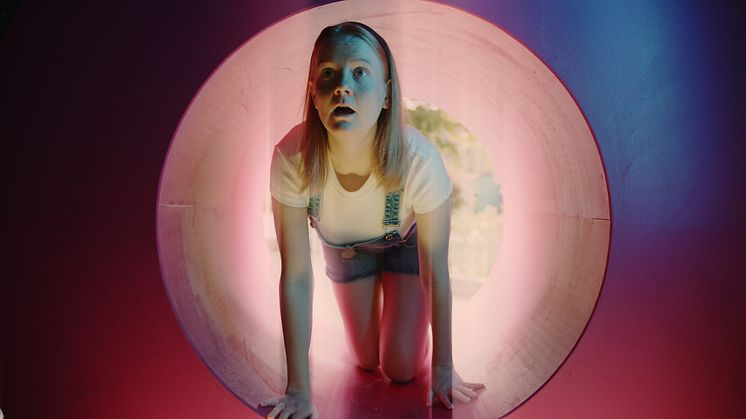Ida Knapp Drougge spelar huvudrollen som Alice i ”Alice i Underlandet” på Malmö Stadsteater. Foto: Johan Sundell