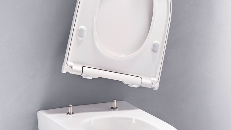 Geberit ONE -wc-istuin kannen ja istuimen saa helposti irrotettua