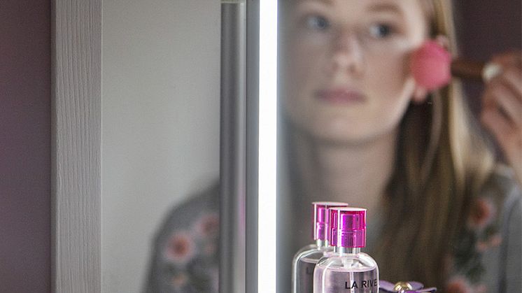 Smart sminklampa som är lätt att ta med i väskan.