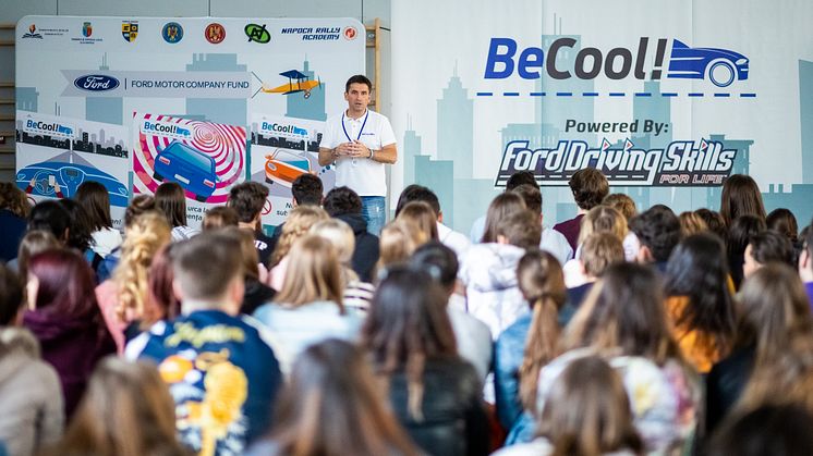 Ford România lansează în liceele clujene programul de conducere preventiva “BeCool – Gândește înainte” powered by Ford Driving Skills for Life