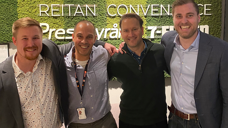 Från vänster: Fredrik Jönsson (bemt AB), Isak Wondimu (Reitan), Michael Norén (Reitan) och Simon Maach (bemt AB) ser fram emot flera års fortsatt samarbete.