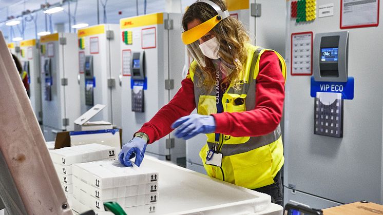 Transporting the vaccines and maintaining the cold chain are a particular challenge. Here, a DHL employee prepares the temporary storage at minus 70 degrees Celsius in special freezers.