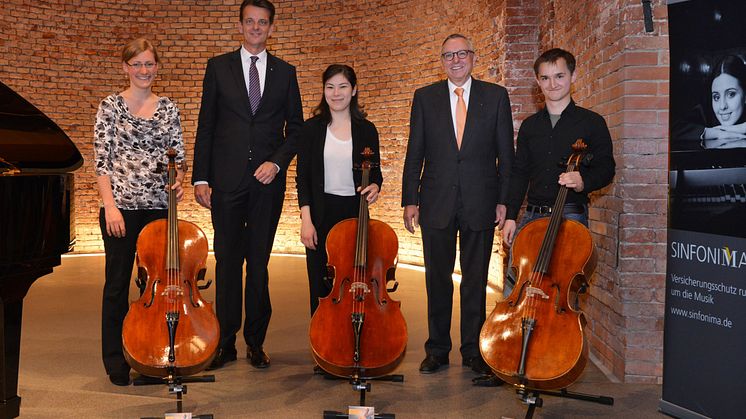 Meisterinstrumente an Nachwuchs-Cellisten übergeben