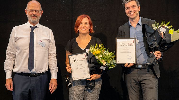 Vinderne af den danske polymerpris – ATV | Elastyrenprisen 2020 lektor Brigitte Städler, iNANO, AU og professor Esben Thormann, DTU Kemi (th). Her sammen med formand for priskomiteen Niels Christian Nielsen (tv)