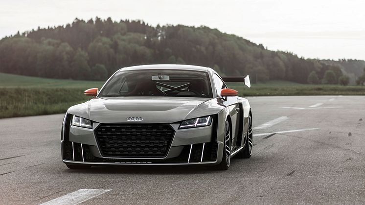 Audi TT clubsport turbo grey front left side close
