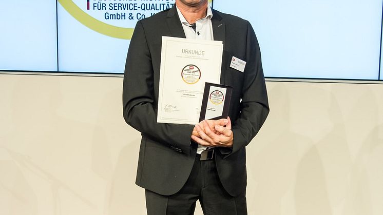 Thomas Kamm (Marketingleitung Fendt-Caravan) mit dem deutschen Fairness-Preis 2019 (Foto: Thomas Ecke / DISQ / n-tv) 