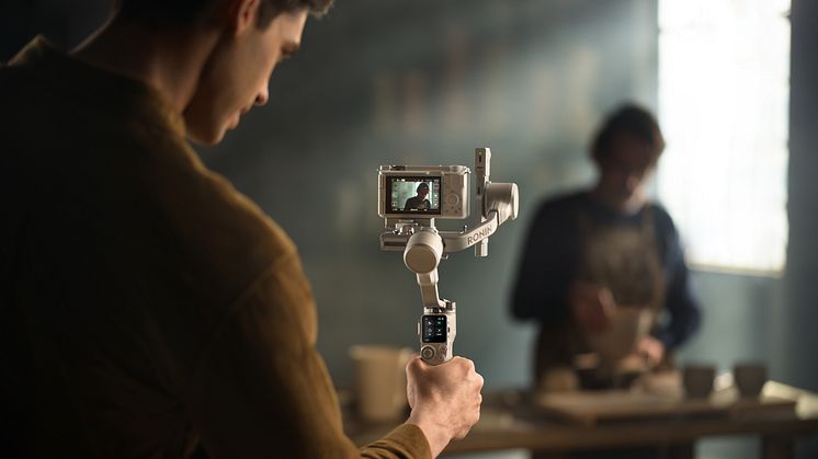 RS 4 Mini - Pottery Scenario Shooting Backward KV.jpg