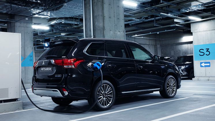 Mitsubishi Outlander PHEV hurtiglading