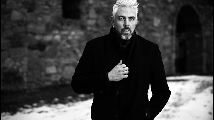 Trygve Skaug er låtskriver, vokalist og poet. Han er en av Norges bestselgende lyrikere gjennom flere år, og har gitt ut syv diktsamlinger. Foto: © Kim Rognmo