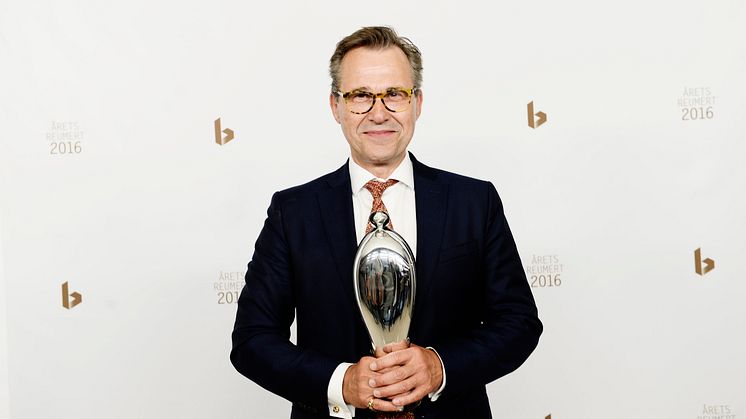 Årets Mandlige Birolle 2016 går til Flemming Enevold for sin rolle som beleven gentleman og overvintret nazist i ’Vintersolhverv’ på Det Kongelige Teater.
