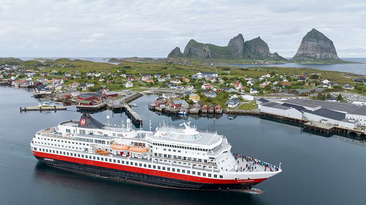 2024.06.12 - Otto Sverdrup, Træna, drone - 07 - Espen Mills - Hurtigruten.jpg