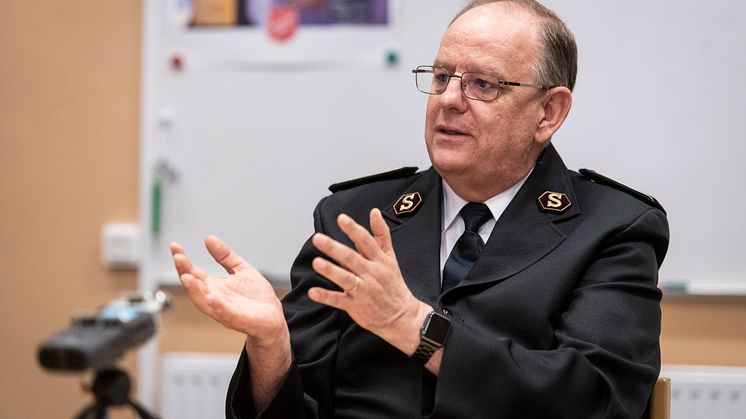 General André Cox på pressträffen i Stockholm 20 april  201b