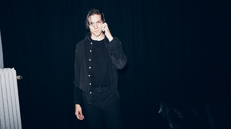 Förutom att Hurula ger tre livekonserter i höst, är den hyllade artisten också om bara några veckor aktuell med Thomas Stenström-duetten "Hålla tillbaks feat Hurula" (ute 13 okt).