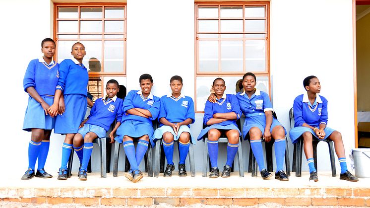 Skolbarn på Inqolayolwazi Primary School i KwaZulu Natal, Sydafrika
