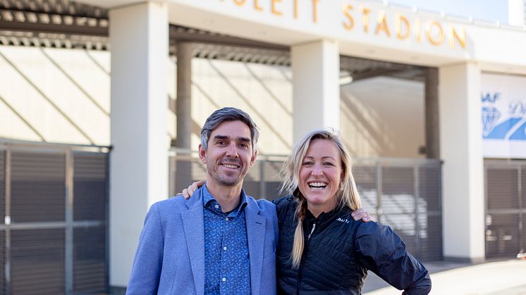 Informasjonssjef i Stiftelsen Organdonasjon, Aleksander Sekowski og kommunikasjonsansvarlig i BMW Oslo Maraton, Stine Hartmann.