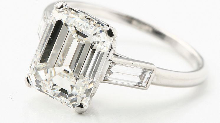 Auktionsrekord: Cartier-diamantring solgt for 650.000 kr.