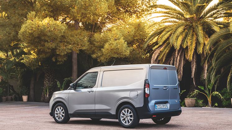 Transit Courier Solar Silver (7)