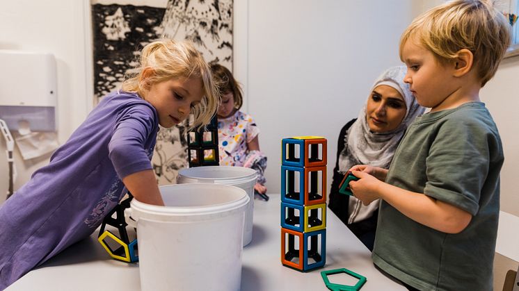 Verksamheterna på Malmö stads förskolor, fritids och familjedaghem finansieras delvis genom avgifter från vårdnadshavarna. Nu kollar staden att alla betalar rätt avgift. Foto: Sanna Dolck Wall.