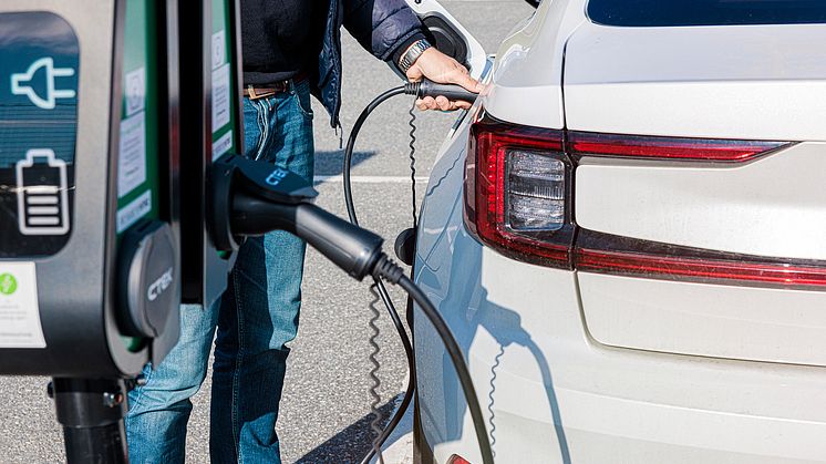 Göteborg Energi och Parkering Göteborg har flyttat betalningen för laddning till appen Parkering Göteborg. Detta innebär att parkering och laddning på cirka 40 parkeringar med totalt 850 laddpunkter kan hanteras i samma app.