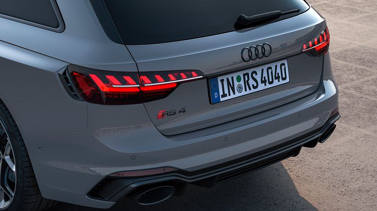 Audi RS 4 Avant med competition plus pakke (Nardogrå)