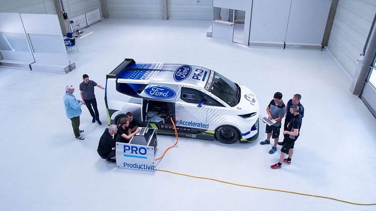 Ford Pro Electric SuperVan 2022 (13)