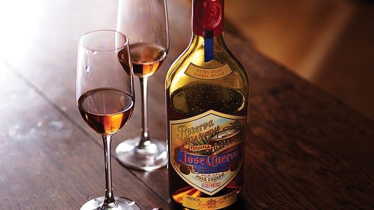 Reserva de la Familia med glas