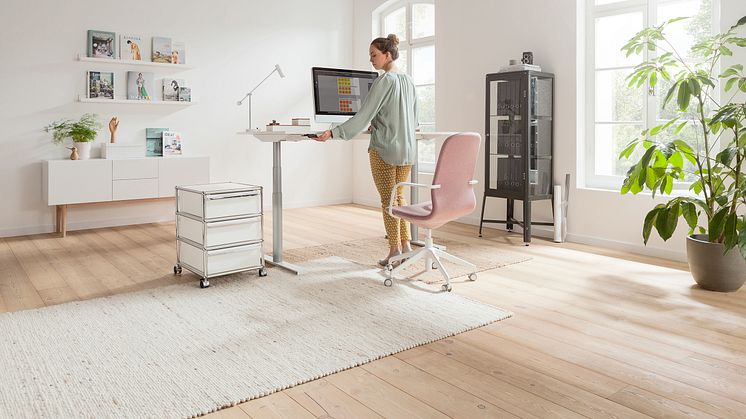 Telearbeit: Sitz-Steh-Arbeitstische auch im Homeoffice