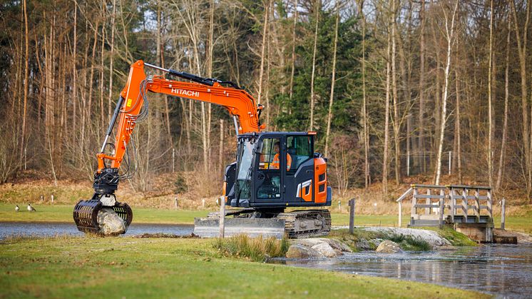 zx95us-7_medium-excavator_hitachi-construction-machinery_img015_high