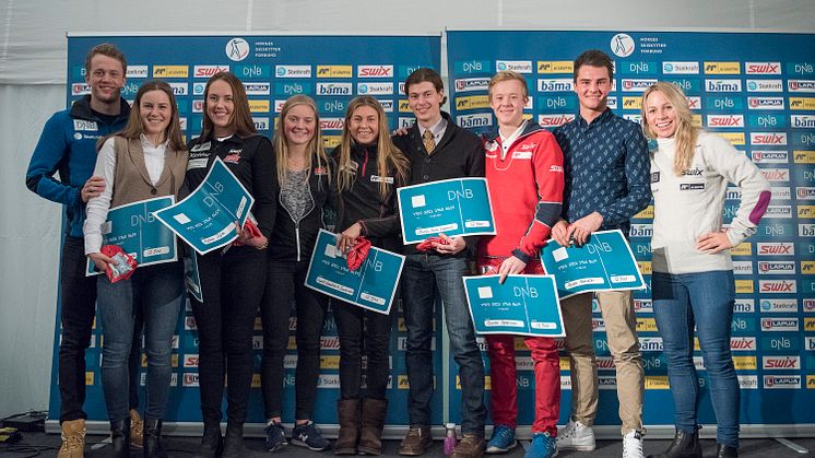 Tiril og Tarjei delte ut DNB-stipend til unge, lovende skiskyttere