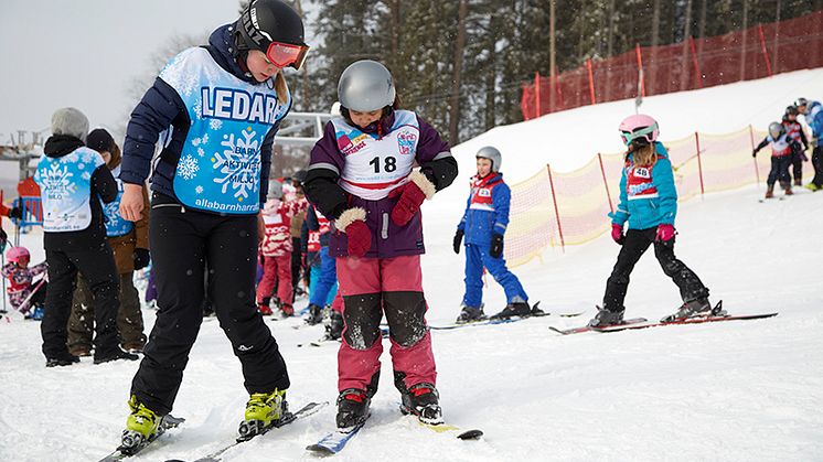 Vintern 2018 fick fritidshemsbarn i Östersund fick åka skidor hela vintern genom projektet "Alla barn har rätt".  Nu kommer projektet till Skellefteå. Foto: Marie Birkl/Bildbyrån