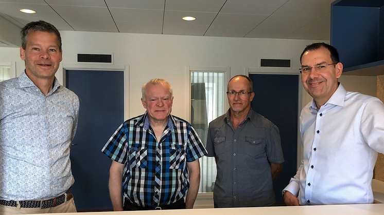 Lindab förvärvar Crenna. På bild från vänster: Joakim Lönnberg, VD, Lindab Sverige AB, Kenneth Lindkvist, ägare Crenna, Jouko Lempinen, ägare Crenna, Niklas Hyttsten, VD och ägare Crenna