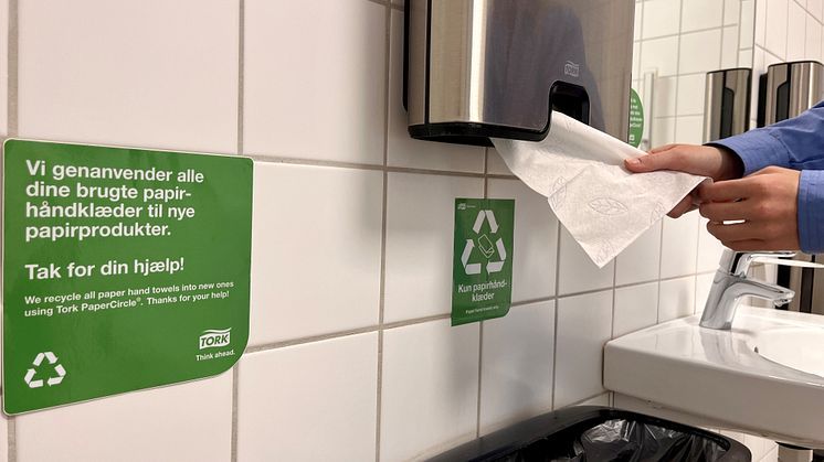 Lyreco genanvender nu op mod 90 % af de papirhåndklæder, som bliver brugt på toilettet. 