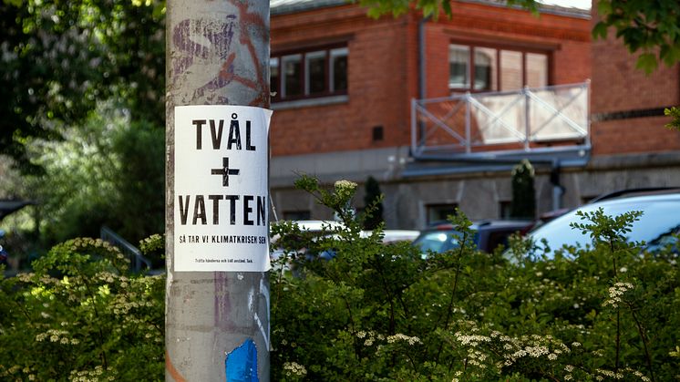 Affisch på Övre husargatan. 