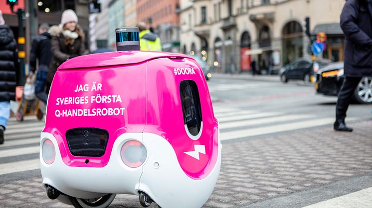 foodora and Tele2 accelerate testing of the 5G connected Q-commerce robot Doora