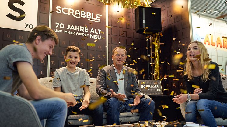 Mattel Games - SPIEL Essen 18: Partystimmung auf dem Mattel Games Messestand