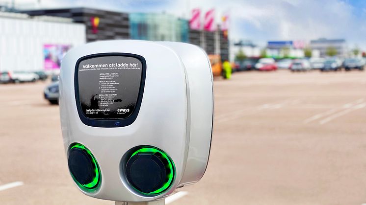 Från den 16 juni kommer det att finnas totalt 154 laddstolpar på Välas parkeringsytor. Väla blir därmed en av Sveriges största laddplatser för laddbara personbilar.